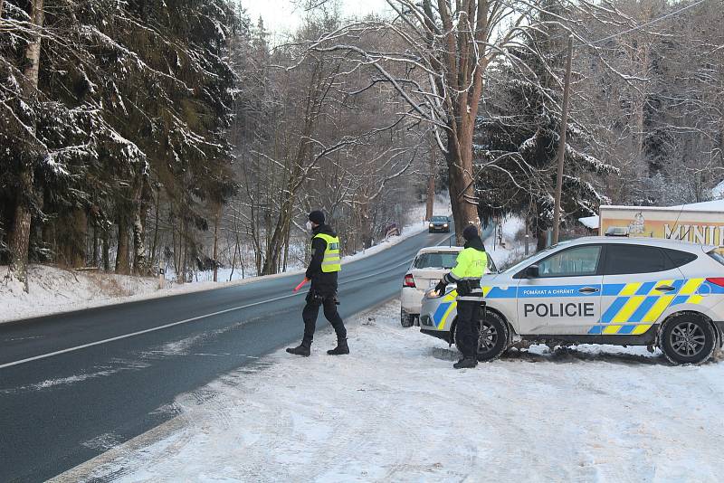 Mezi Tachovskem a Chebskem stojí na některých komunikacích policejní hlídky.