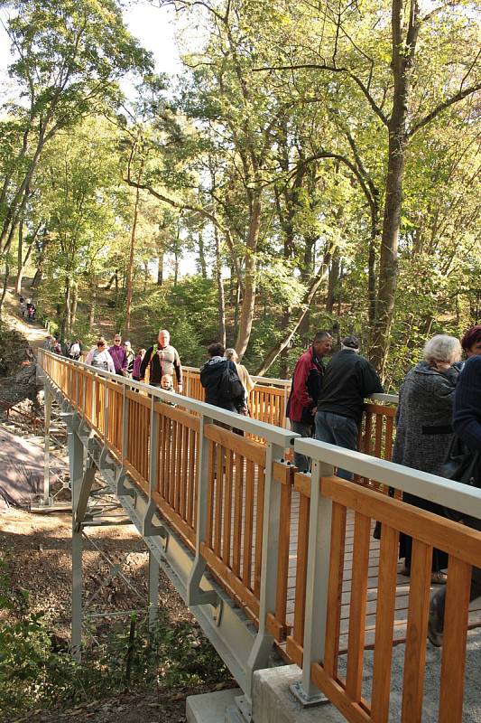 Ve Stříbře otevřeli novou lávku, která spojuje východní předměstí s centrem města.