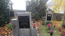 Předdušičková sobota na hřbitovech ve Svojšíně, v Lukové u Manětína a v Domažlicích.