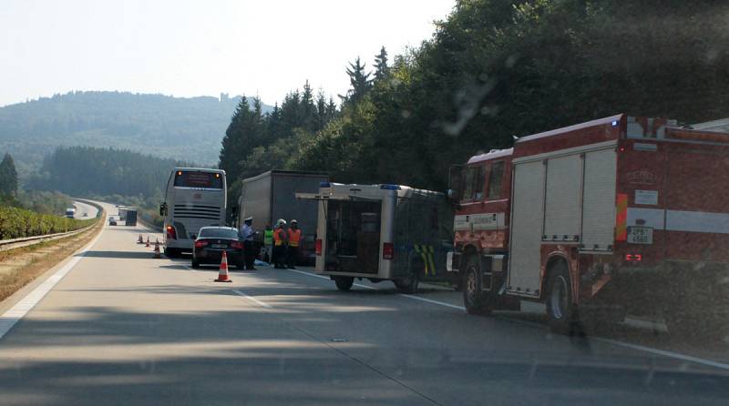 Tragická nehoda se stala ve středu dopoledne na 141. kilometru dálnice D5. 