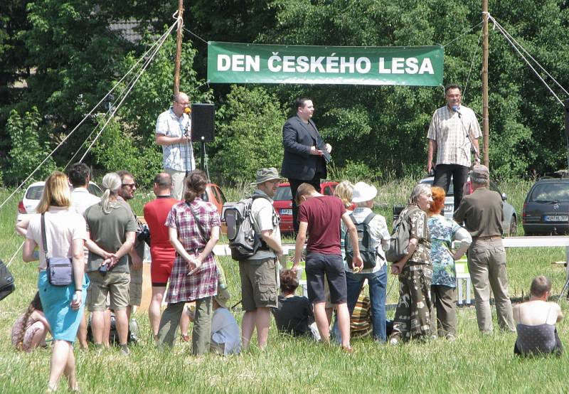 Oslavy Dne Českého lesa se konaly na louce za Pernolcem