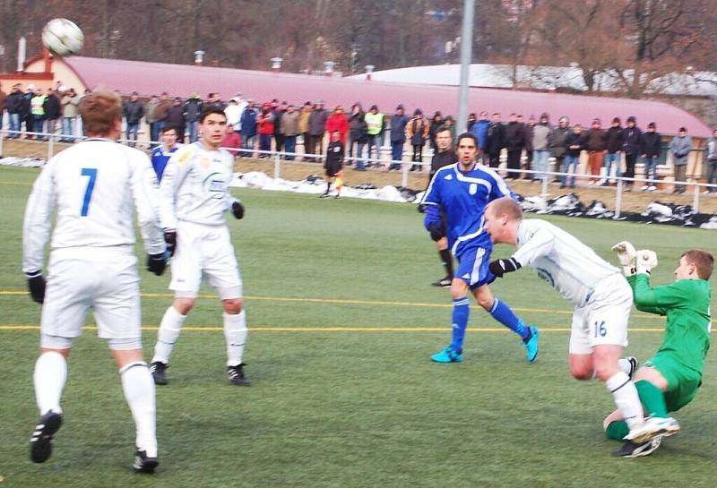 Fotbalisté divizního FK Tachov po dvou remízách porazili FC ZVVZ Milevsko 2:0.