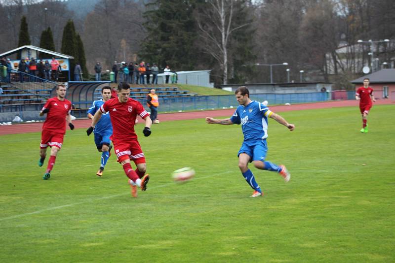 Z utkání Tachov - Rozvadov a ze závěrečné oslavy Tachova po skončení utkání.