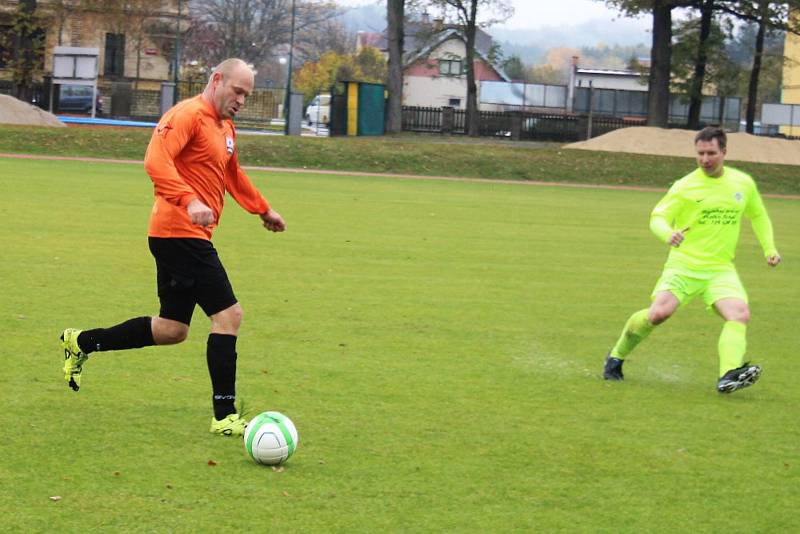 Slavoj Chodová Planá B (ve žlutém) - Sokol Brod (v oranžovém) 0:3 (0:2).