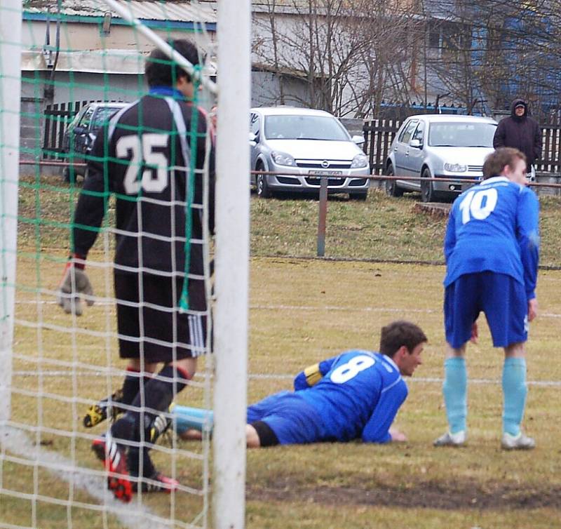 Fotbal: V okresním derby 1. A třídy prohrála Chodová Planá s Chodským Újezdem 1:4.