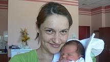 Dvouletá Adélka se už moc těšila na brášku Petříka (3,62 kg, 50 cm), který se narodil rodičům Dianě a Petru Janouškovcovým z Tachova 25. 6. ve 22.55 hod. ve FN v Plzni.