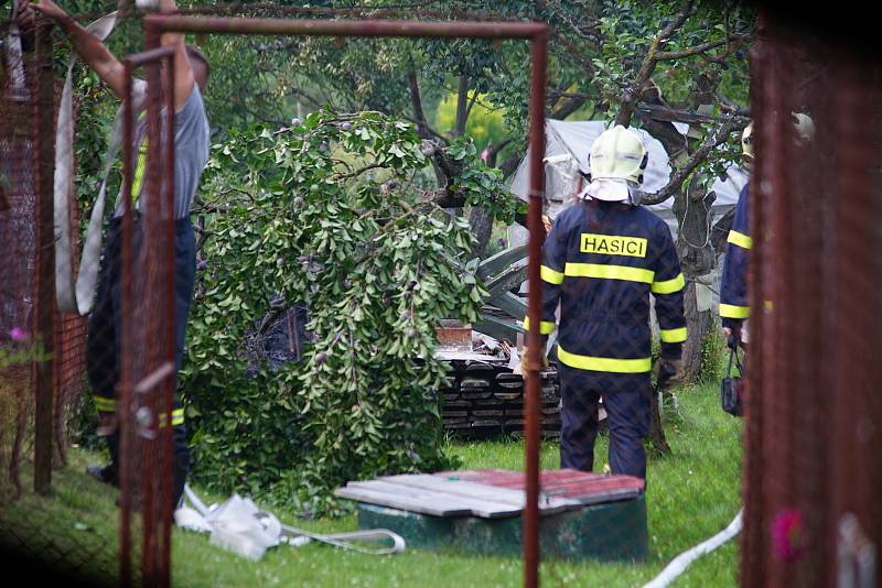 Hasiči zlikvidovali požár skleníku v zahrádkářské kolonii u Ctiboře.