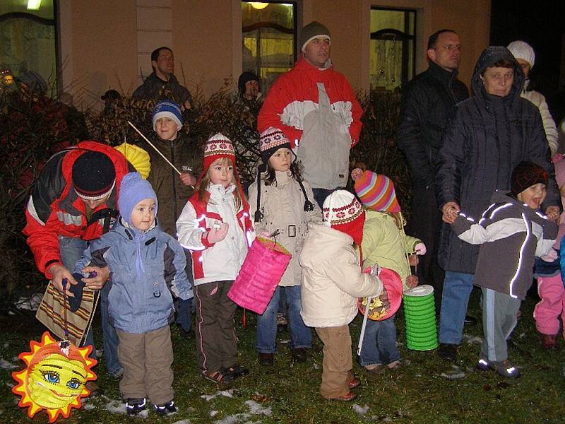 Oživlý betlém a lampionový průvod ve Stříbře.