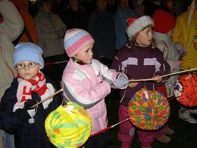 Oživlý betlém a lampionový průvod ve Stříbře.