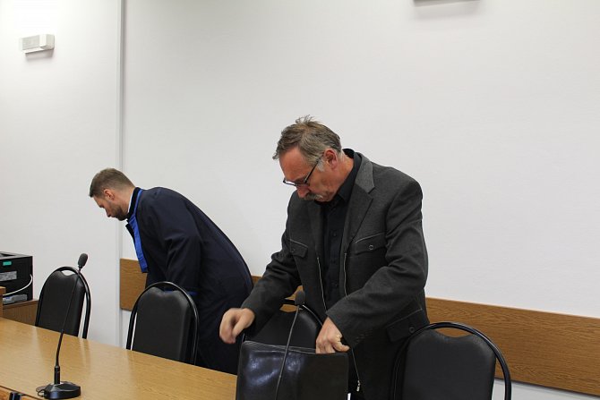 Na tři roky nepodmíněně do věznice s ostrahou odsoudil Okresní soud v Tachově Pavla Kovaříka (na snímku vpravo)