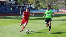 V utkání třetí fotbalové ligy mezi FK Tachov (v červeném) a Slavojem Vyšehrad byli lepší domácí, kteří zvítězili 4:2.