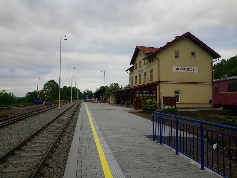 Z rekonstrukce železniční stanice v Bezdružicích.