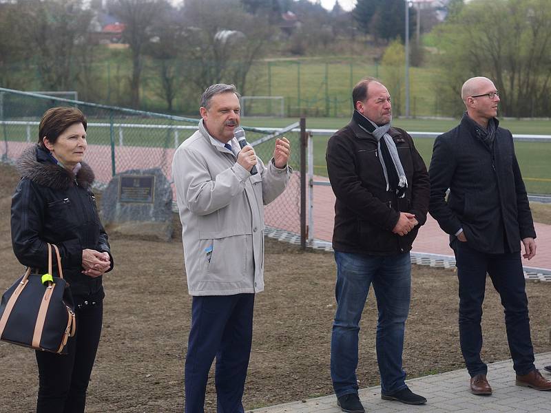 Desítky jezdců všech věkových kategorií si přišlo vyzkoušet nově opravený skatepark v okresním městě. První dojmy jsou vesměs velmi pozitivní.