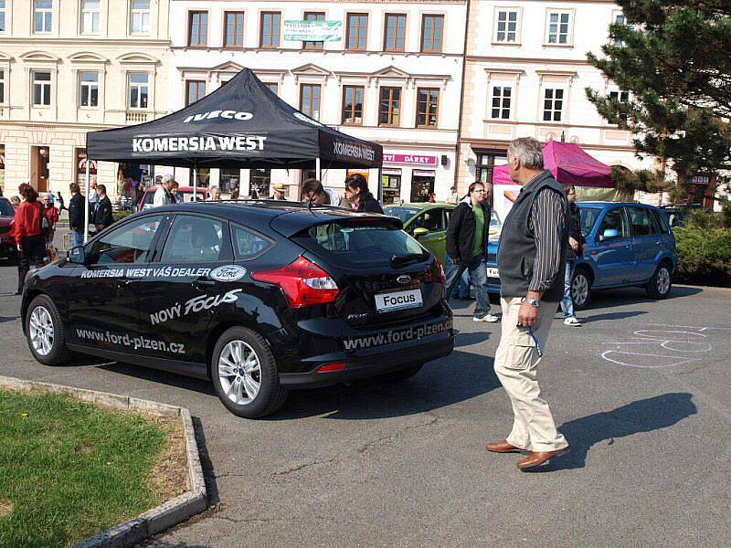 Na tachovském náměstí se konal autosalon.