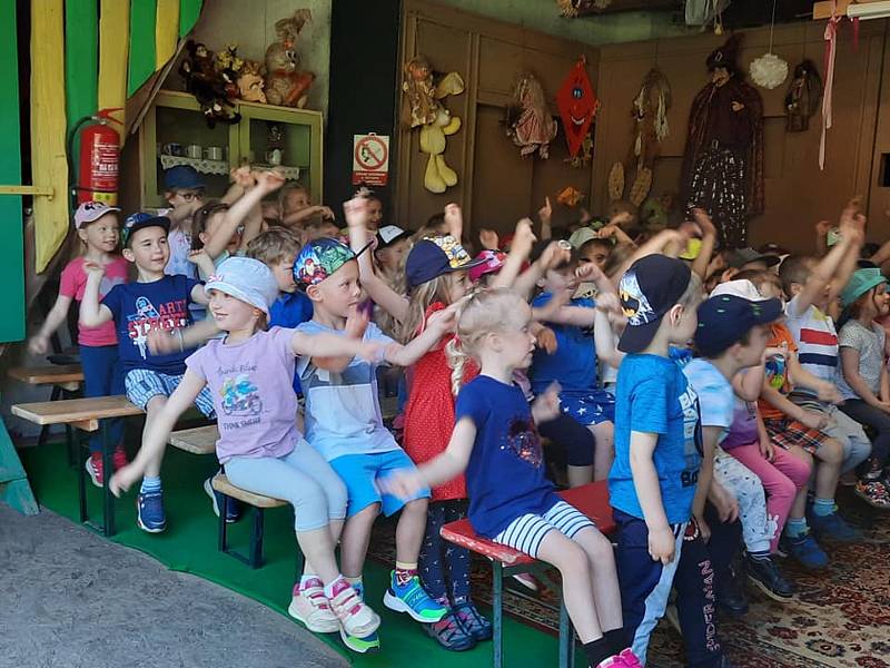Děti se těšily do Pohádkového statku, krmily zvířata a hrály si