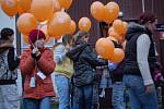Balónky vypouštěli také před budovou obecního úřadu v Cebivi.