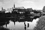 Fotograf Ignaz Fleissner (1845 – 1925) pořídil snímek Mže v Tachově před regulací, foto pochází z roku 1906. 