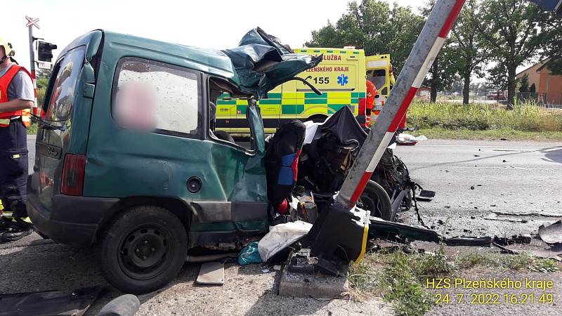 Střet osobního vlaku s autem v Boru u Tachova.