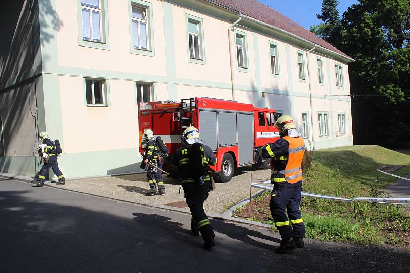 Hasičské cvičení ve škole v Světcích