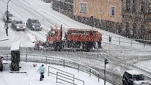 První sněhová nadílka nadělala v pátek ráno problémy v dopravě na Tachovsku