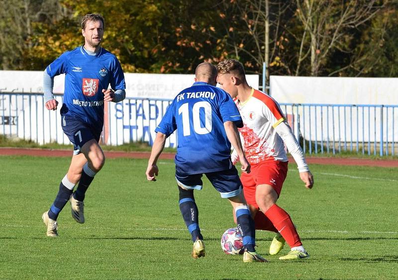 Fotbalisté FK Tachov (na snímku fotbalisté v modrých dresech).