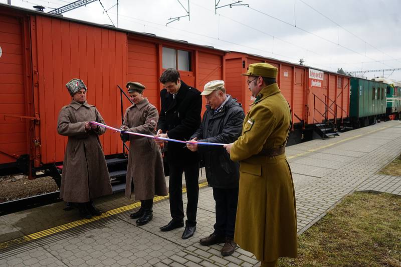 Na stříbrském vlakovém nádraží se usídlil Legiovlak.