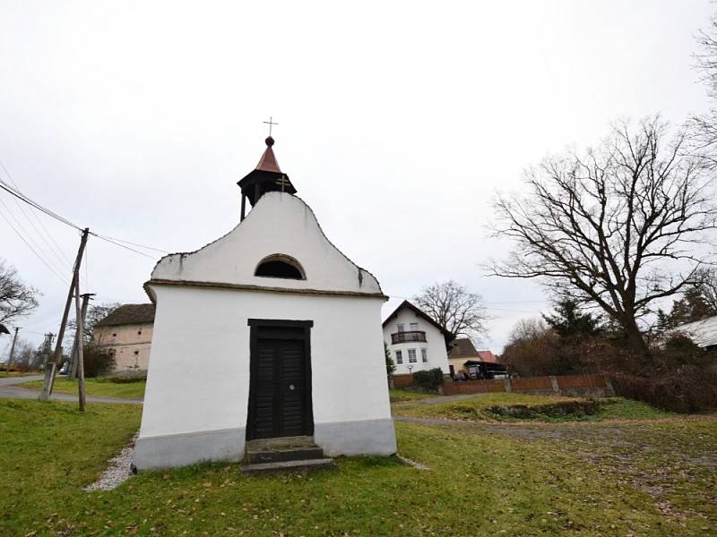 Na cestě z Milíkova do Svojšína je vidět řada zajímavých staveb a přírodních krás.