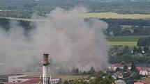 V Plané na Tachovsku hoří sklad plynových lahví, podle svědků jich explodovalo přes sto.