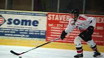 Hokejisté HC Tachov prohráli v krajské soutěži Karlovarského kraje na domácím ledě s týmem SPLH Hamrníky 2:3