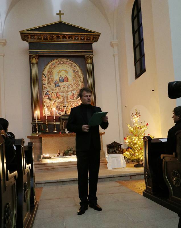 Koncert rekordně zaplnil kostel, zpěvačka lákala anděly