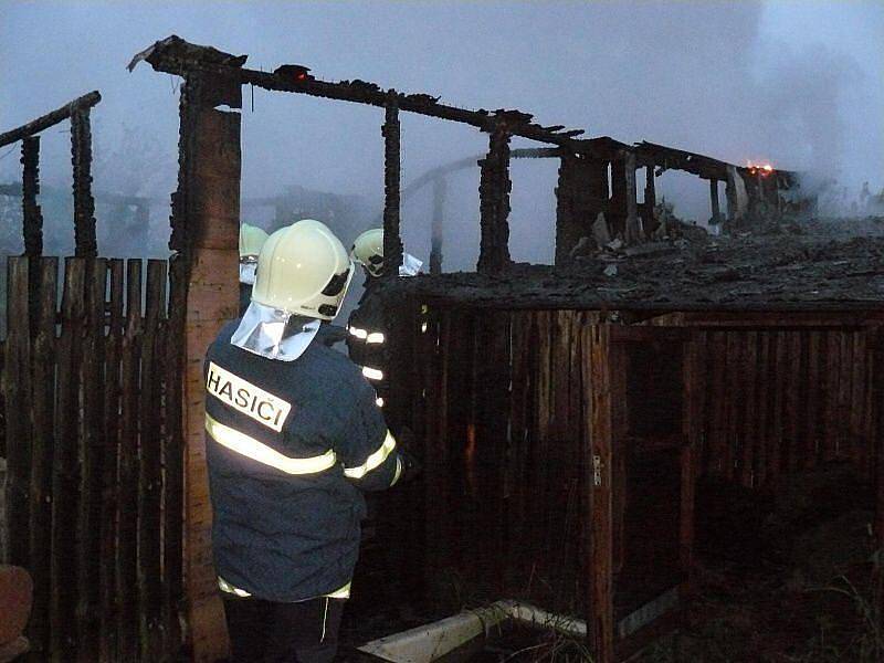 Hasiči objevili při likvidaci ohně hrůzný nález, uhořelé lidské tělo