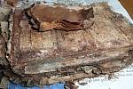 Nález v jehličí: kožená brašna plná válečných dokumentů z Tachova