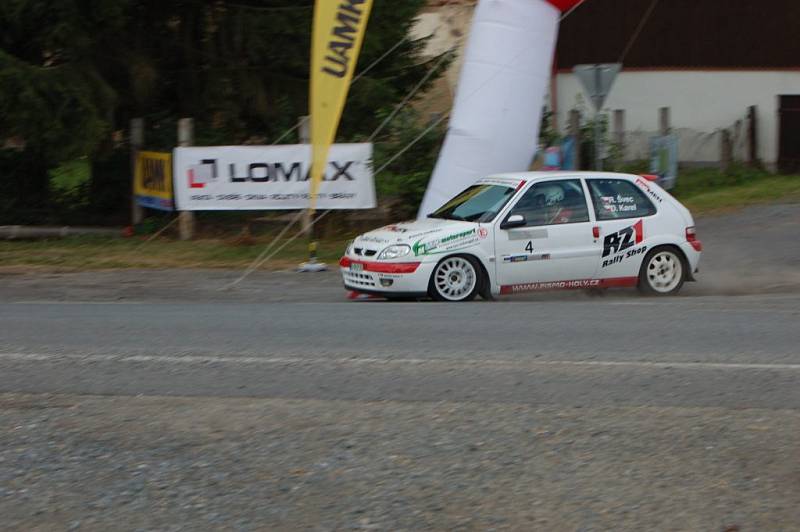 Testování rallye automobilů u Kočova.