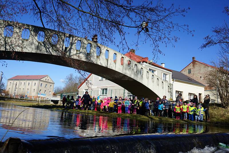 V mateřských školách v Tachově přivítali jaro.