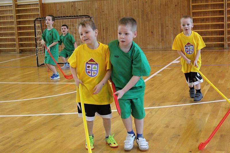 Tradiční florbalový turnaj se odehrál v tělocvičně v Základní škole Kostelní v Tachově