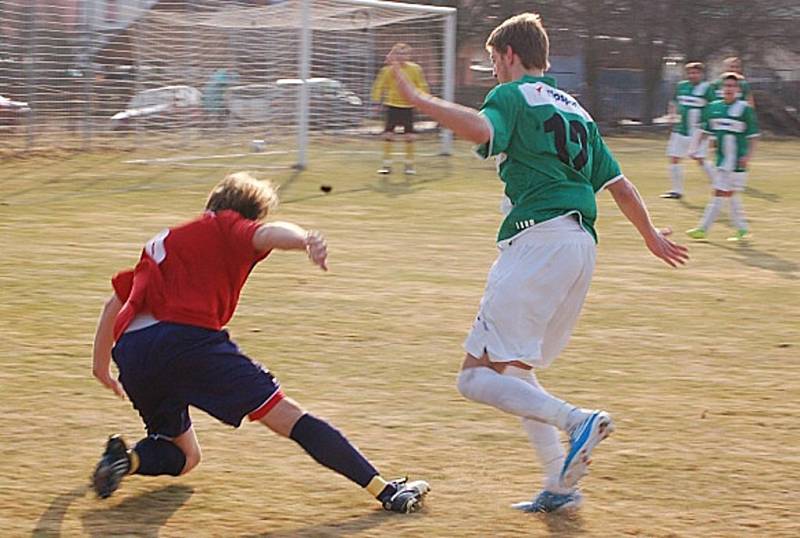  Mužstvo Sparty Dlouhý Újezd si v 1. A třídě „vyšláplo“ na favorizovanou Sušici a vyhrálo 2:0.