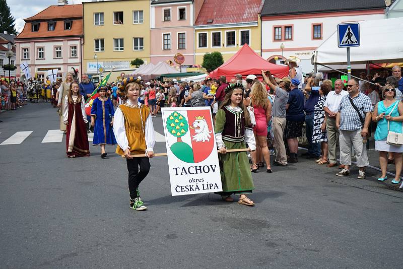 Druhý den Husitských slavností nabídl největší taháky, mezi které se rozhodně zařadil tradiční kostýmový průvod, bitva pod vrchem Vysoká, nebo vystoupení Adama Mišíka.