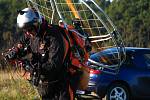 Paragliding je letecký sport. Provozují ho i na letišti v Erpužicích nedaleko Stříbra.