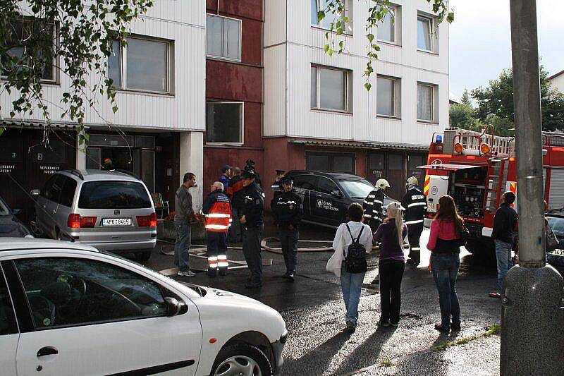 Záchranné složky zasahovaly v pondělí na sídlišti Rapotín při požáru jednoho z bytů.