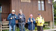 Po loňském přechodu Krkonoš zvládlo kvarteto důchodců z Tachovska přejít i Jizerské hory.