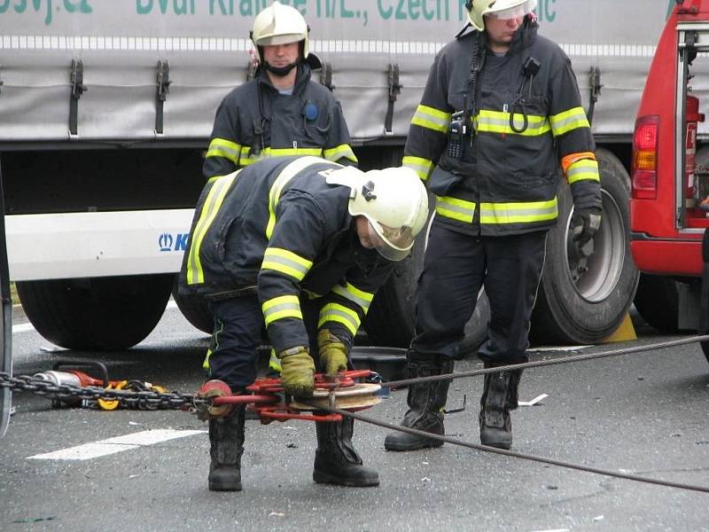 Tragická nehoda dvou kamionů na dálnici D5 u Svaté Kateřiny