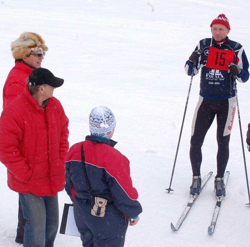 Ve Ski areálu Přimda se běžel lyžařský závod na 15 kilometrů klasickým způsobem.