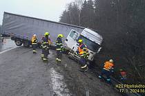 Další kamion havaroval vzápětí na 127. kilometru D5.