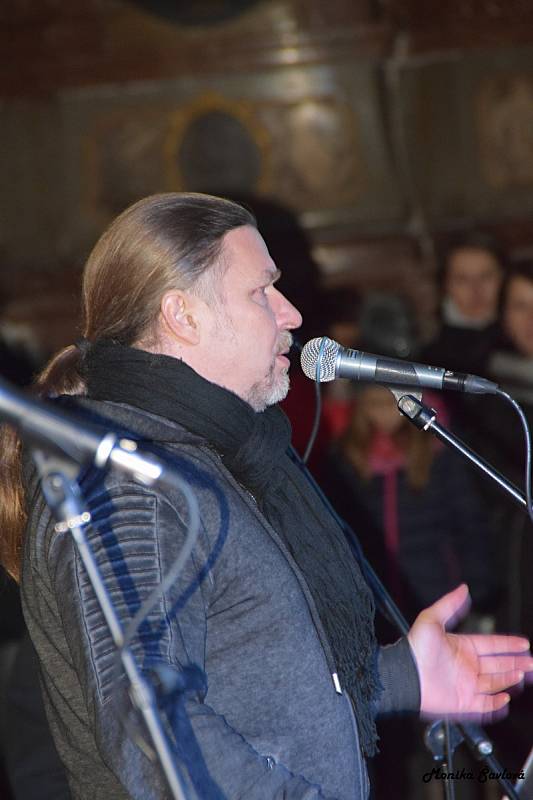 Petr Kolář nadchl publikum v kostele kladrubského kláštera.
