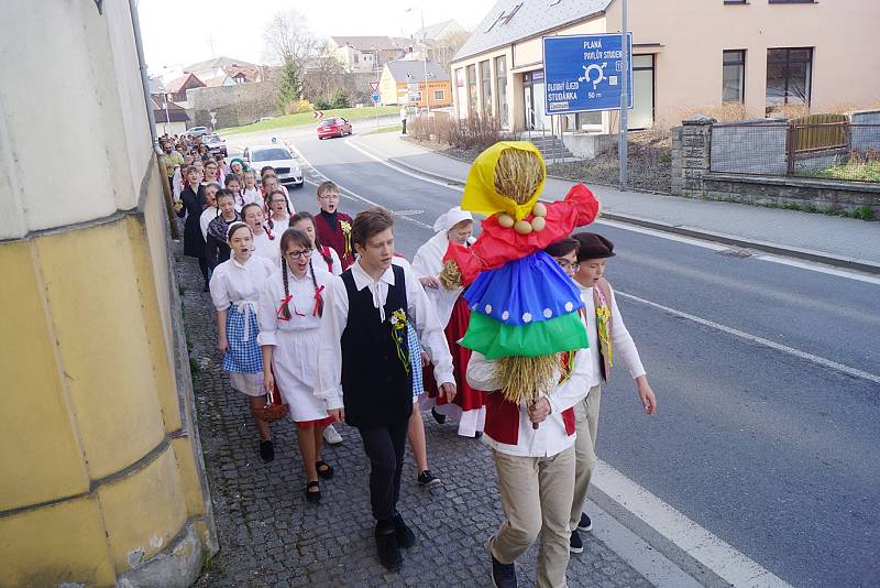 Během nedělního odpoledne se v Tachově oslavila smrtná neděle.