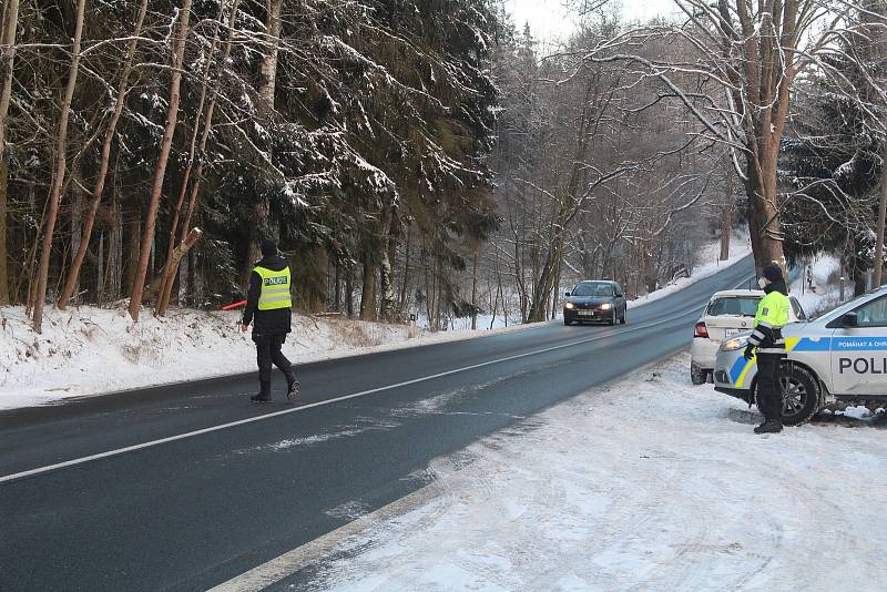 Mezi Tachovskem a Chebskem stojí na některých komunikacích policejní hlídky.