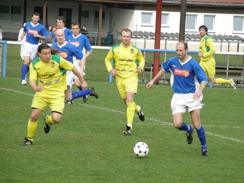 Fotbalisté B. Stříbro si po výhře v Nýrsku 0:3 udrželi druhou postupovou příčku 