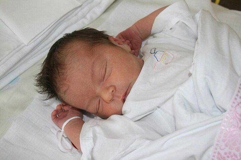 Sofie Bátová (3,41 kg, 52 cm) se narodila 6. září ve 12:35 hod. v Mulačově nemocnici. Na miminko se těšili rodiče Simona Ondrejková a Petr Báto z Plané u Mariánských lázní a sestřička Natálka (18 měsíců).