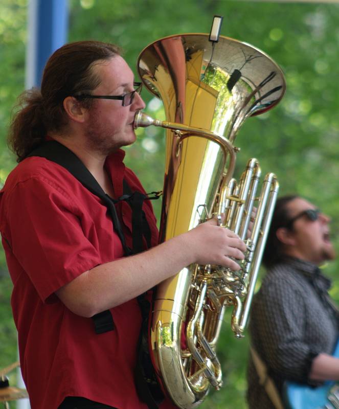 O závěrečný koncert se postarala Juvenka a Frajara Putika