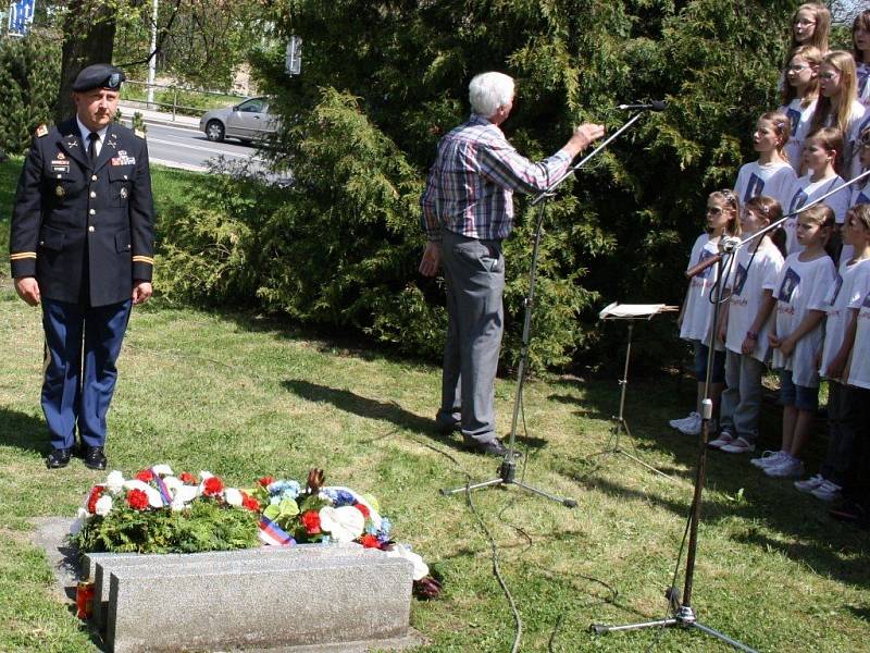 Z tachovského středečního pietního aktu, který se konal u památníku americké armádě.